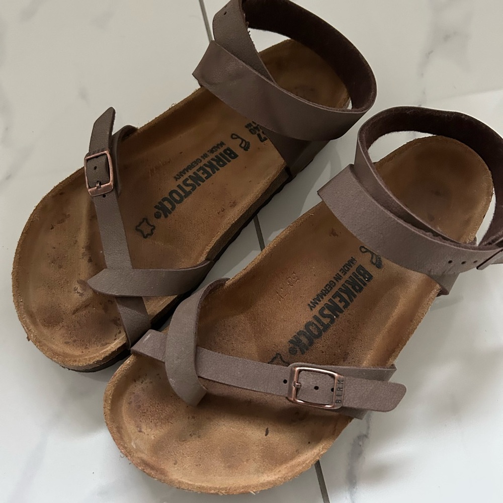 Excellent Birks with ankle buckle